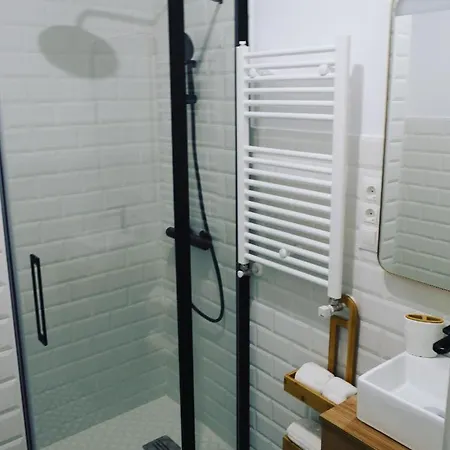 Bright And Modern In Center Апартаменты *