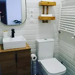 Bright And Modern In Center *